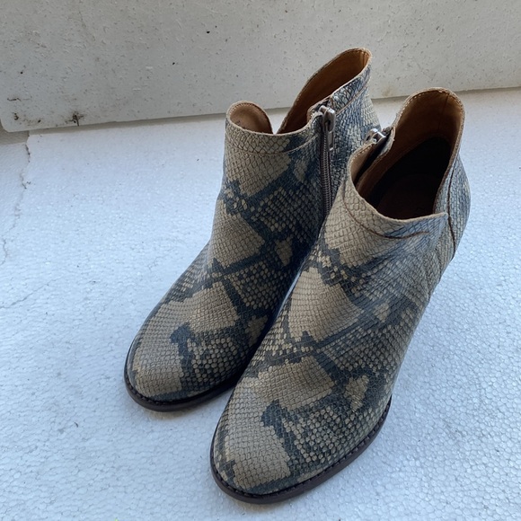 Lucky Brand Basel Double Zip Bootie in Chinchilla Slither Colorway Size 7M - Picture 3 of 16